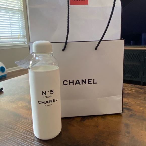 Limited Edition Chanel Paris Factory No. 5 L'eau Water Bottle White Black  590ML